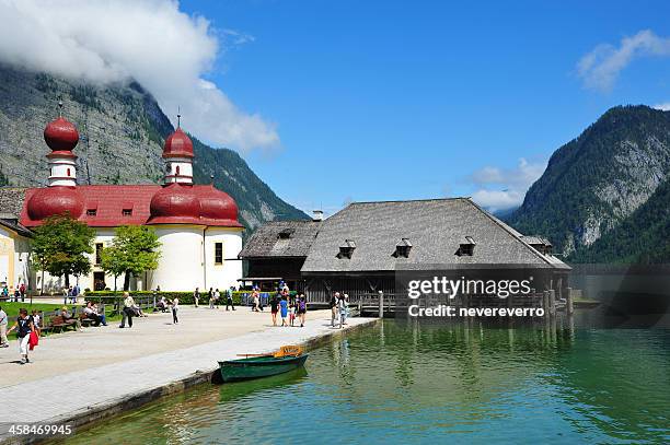 st. bartolomea am koenigssee - bergsee stock-fotos und bilder