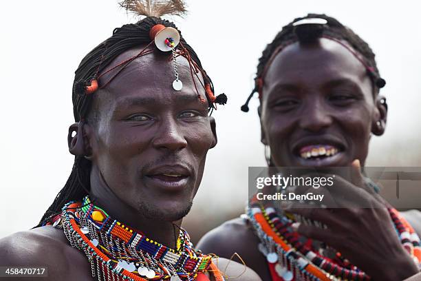 zwei masai männer in eine humorvolle moment - albert krieger stock-fotos und bilder