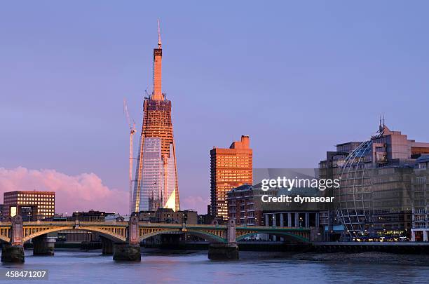 london skyline at sunset - financial newspaper stock pictures, royalty-free photos & images