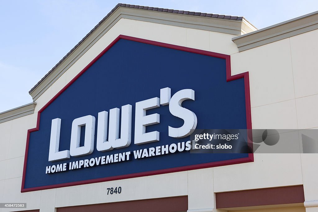 Lowe Lowes Home Improvement High-Res Stock Photo - Getty Images