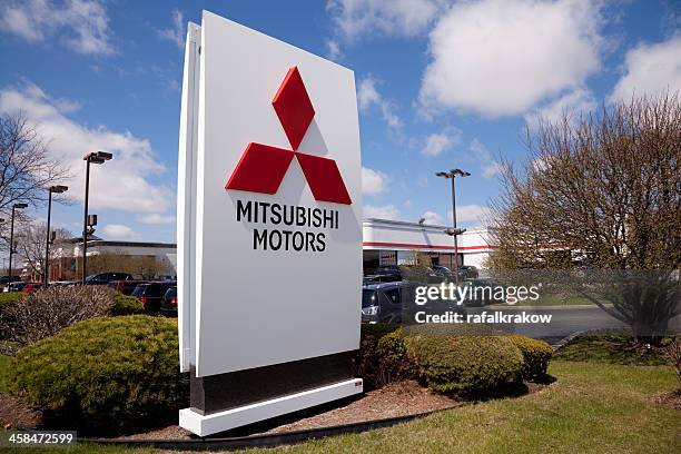 mitsubishi sucursal señal - mitsubishi group fotografías e imágenes de stock