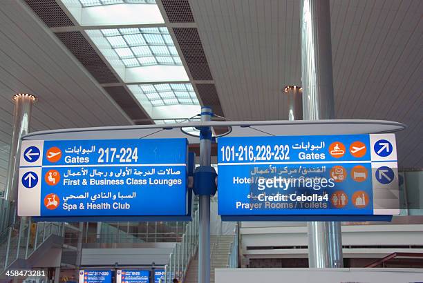 arabic airport signs - cebolla stockfoto's en -beelden