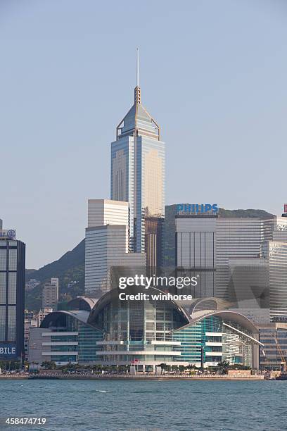 porto de victoria em hong kong - centro de convenção e exposição de hong kong - fotografias e filmes do acervo