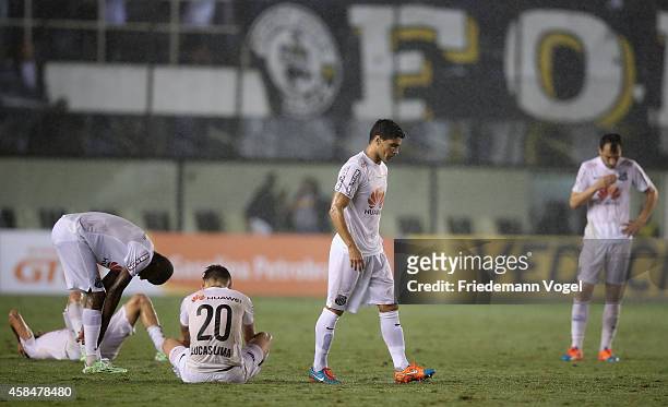 The team of Santos looks dejected after the match between Santos and Cruzeiro for Copa do Brasil 2014 at Vila Belmiro Stadium on November 5, 2014 in...