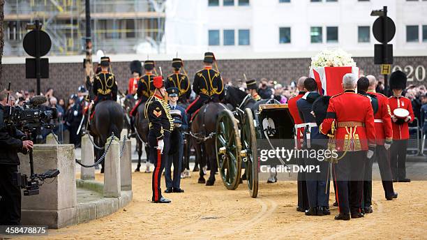 ロンドンのセレモニーフューネラルの元首相マーガレットサッチャー - the ceremonial funeral of former british prime minister baroness thatcher ストックフォトと画像