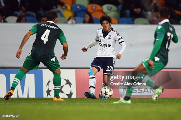 Atsuto Uchida of Schalke is challenged by Jefferson of Sporting during the UEFA Champions League match between Sporting Clube de Portugal and FC...