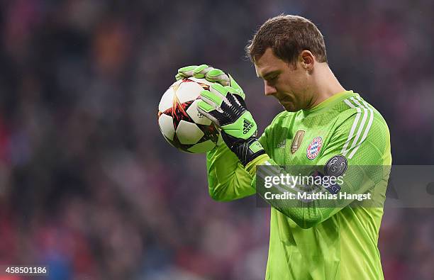 Goalkeeper Manuel Neuer of Muenchen concentrates during the UEFA Champions League Group E match between FC Bayern Munchen and AS Roma at Allianz...