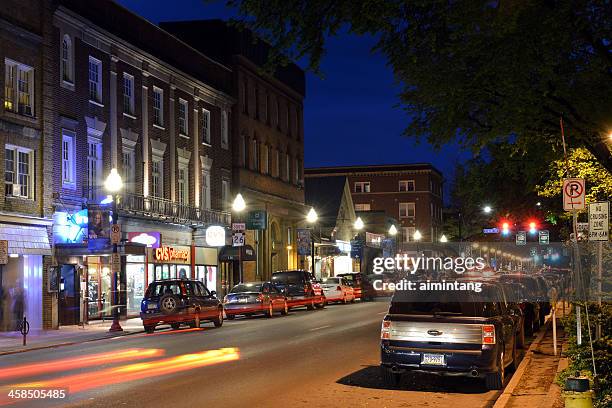 night view of state college downtown - state college   pennsylvania stockfoto's en -beelden