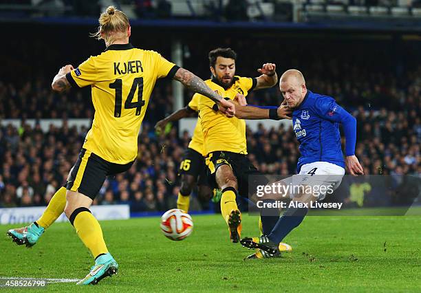 Steven Naismith of Everton beats Marko Basa and Simon Kjaer of Lille to score their third goal during the UEFA Europa League Group H match between...