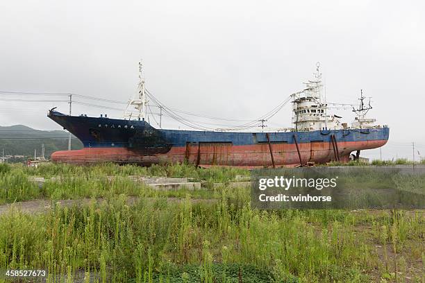 grounded fish boat in kesennuma, japan - kesennuma stock pictures, royalty-free photos & images
