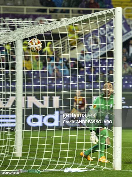 Fiorentina's defender Manuel Pasqual shoots and scores against PAOK's goalkeeper Panagiotis Glykos during theUEFA Europa League football match...