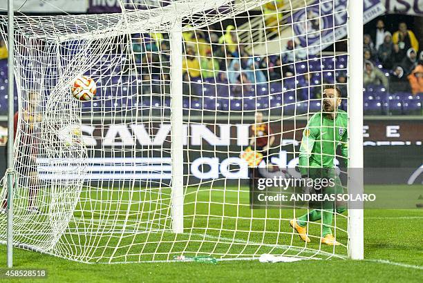 Fiorentina's defender Manuel Pasqual shoots and scores against PAOK's goalkeeper Panagiotis Glykos during theUEFA Europa League football match...
