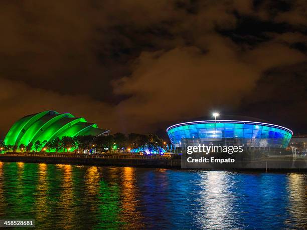 the secc clyde auditorium and sse hydro at night. - glasgow hydro stock pictures, royalty-free photos & images