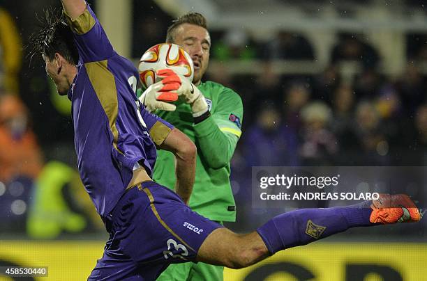 Fiorentina's forward from Germany Mario Gomez tries to score against PAOK's goalkeeper Panagiotis Glykos during theUEFA Europa League football match...