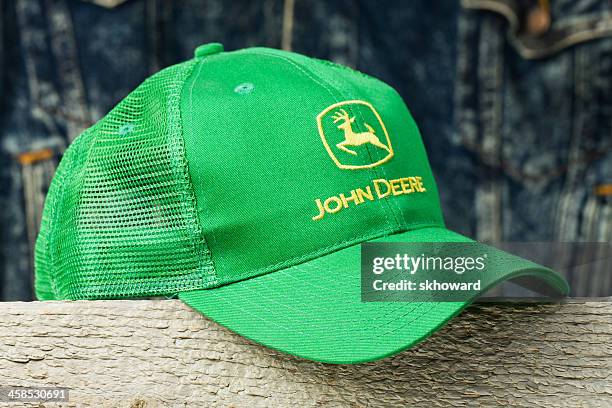 john deere cap on wood block - john deere stock-fotos und bilder