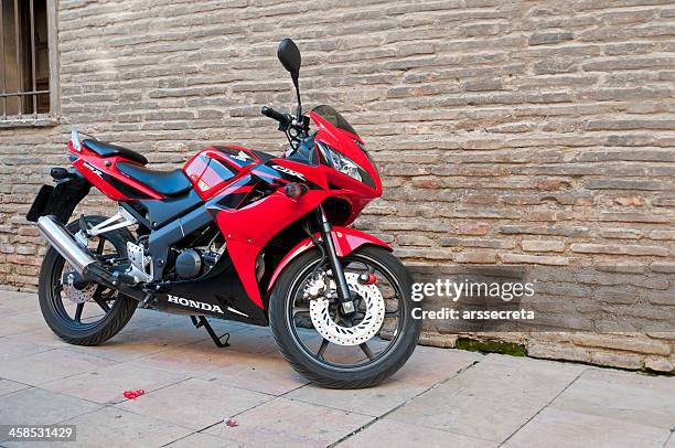 honda cbr125 carrera - moto 125 fotografías e imágenes de stock