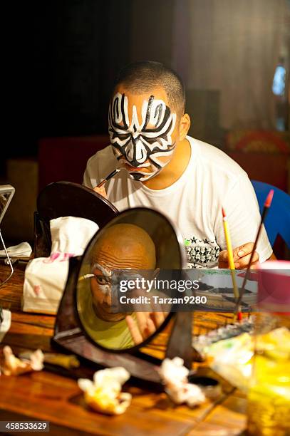 actors making up at back stage - chinese opera makeup stock pictures, royalty-free photos & images