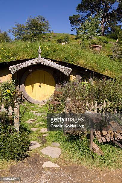 hobbiton - hobbit hole - the hobbit stock pictures, royalty-free photos & images