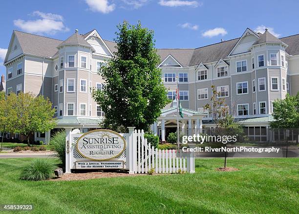 sunrise assisted living - retirement community building stock pictures, royalty-free photos & images