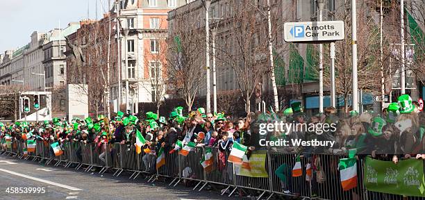 st. patrick's day parade - saint patricks day parade stock pictures, royalty-free photos & images