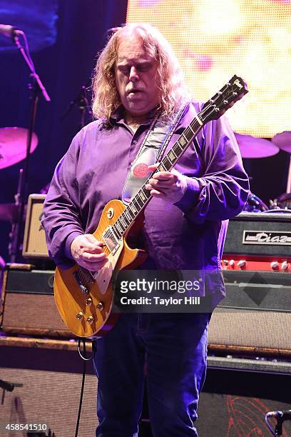 Warren Haynes of The Allman Brothers Band performs at their farewell show at The Beacon Theatre on October 28, 2014 in New York City.