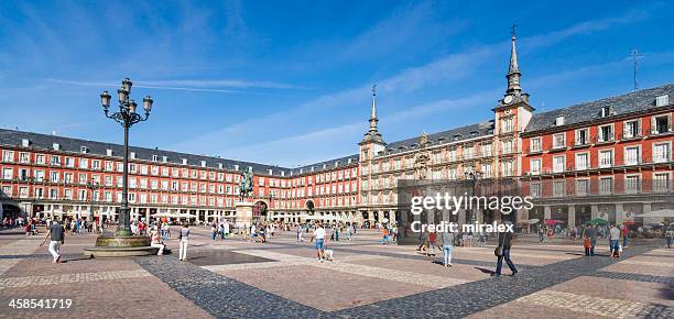 casa museu gaudi auf der plaza mayor in madrid, spanien - panaderia stock-fotos und bilder