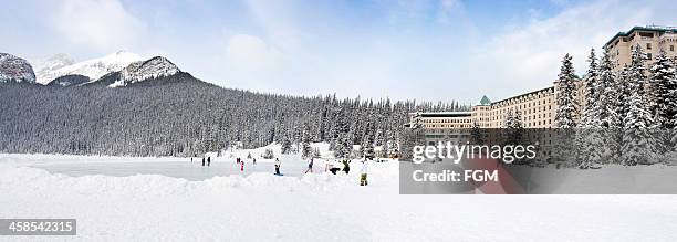 fairmont chateau lake louise - lake louise stock pictures, royalty-free photos & images