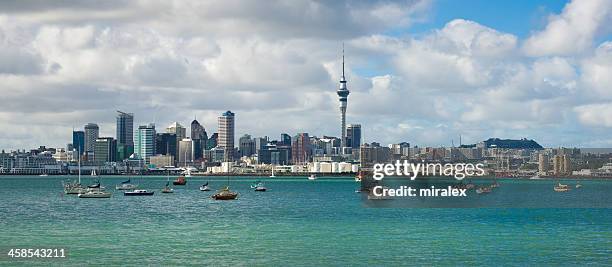 auckland skyline with yachts, new zealand - auckland skyline stock pictures, royalty-free photos & images