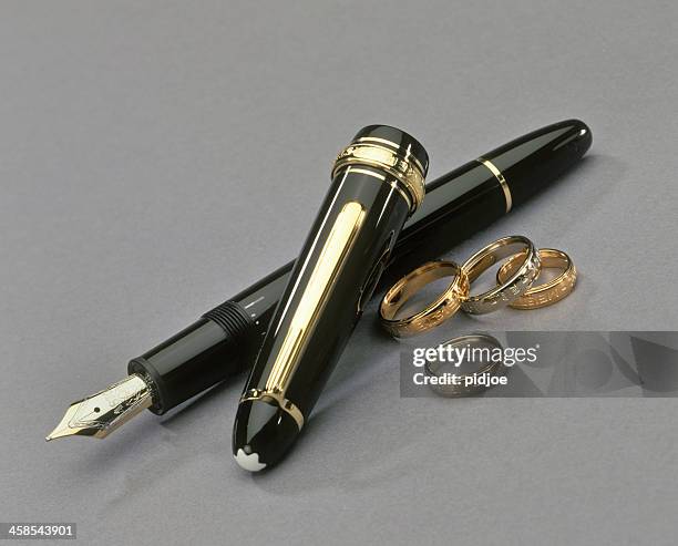 montblanc fountain pen - fountain pen stockfoto's en -beelden