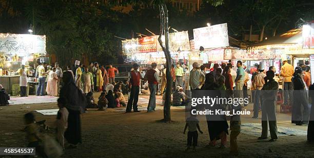 chowpatty beach at night - marine drive stock pictures, royalty-free photos & images