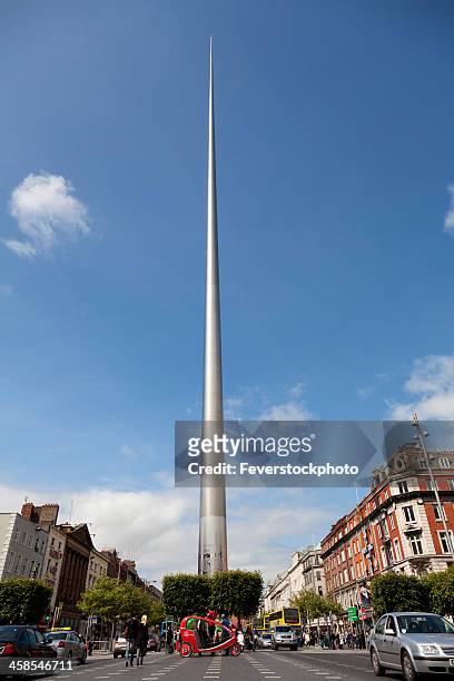 monument of light on o'connell street dublin city centre ireland - spire stock pictures, royalty-free photos & images