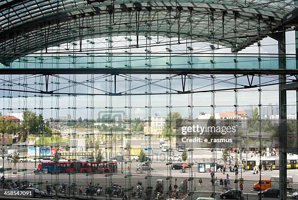 berlin hauptbahnhof - berlin hauptbahnhof stock-fotos und bilder