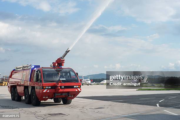 Aviation Fire Rigs 322 Airport Fire Engine Stock Photos, High-Res Pictures, and Images ...