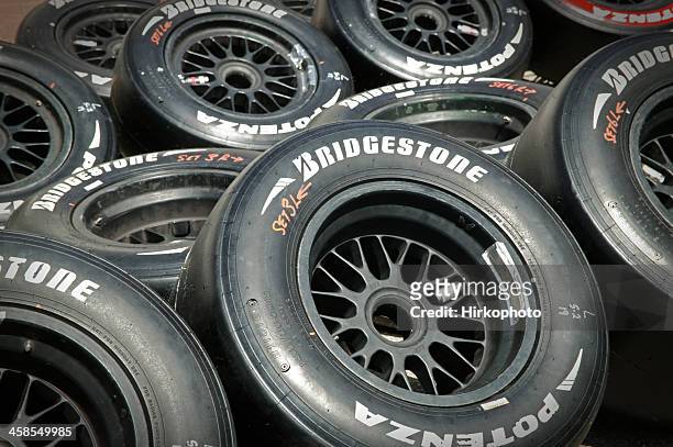 bridgestone potenza race tires at grand prix - f1 car race stock pictures, royalty-free photos & images