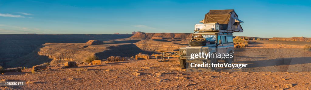 Land Rover camping im Monument Valley Sonnenaufgang panorama Utah, USA
