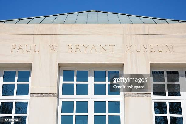 paul w. bryant museum sign - paul w bryant museum stock pictures, royalty-free photos & images