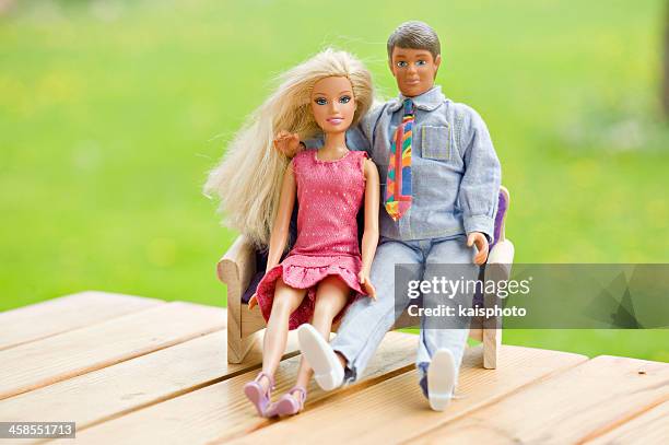barbie y ken - muñeca barbie fotografías e imágenes de stock