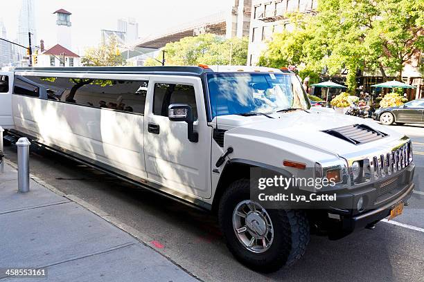 hummer limusina - hummer fotografías e imágenes de stock