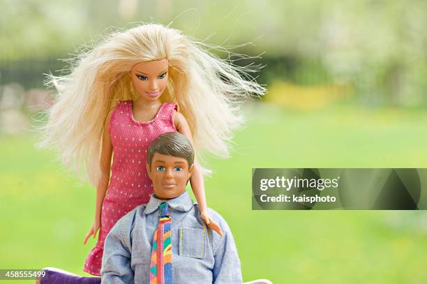 barbie y ken - barbie fotografías e imágenes de stock