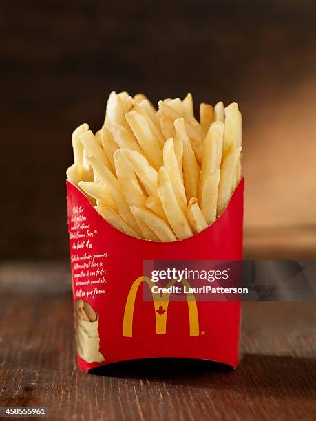 mcdonalds pommes frites - mcdonald's stock-fotos und bilder