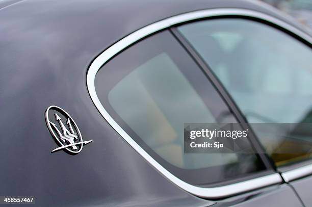 maserati emblem - maserati stock-fotos und bilder