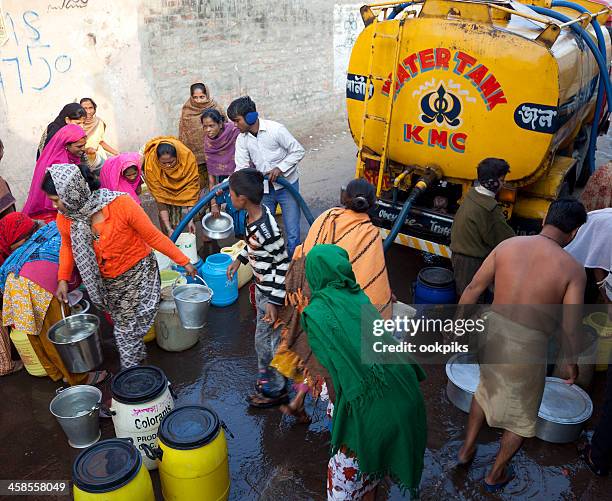 acqua camion di consegna per calcutta - west bengal foto e immagini stock