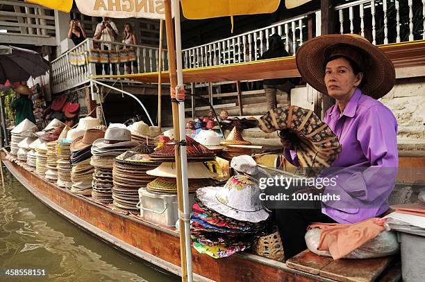 damnoen saduak floating market, thailand - floating market stock pictures, royalty-free photos & images