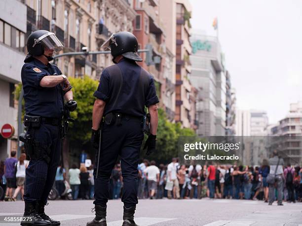 police in front a demonstration - swat team stock pictures, royalty-free photos & images