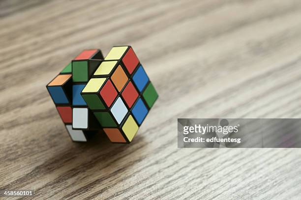 rubix cube - rubik's cube stockfoto's en -beelden