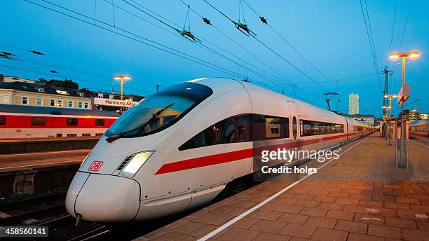 inter-city express, hamburg, deutschland - lokomotive stock-fotos und bilder
