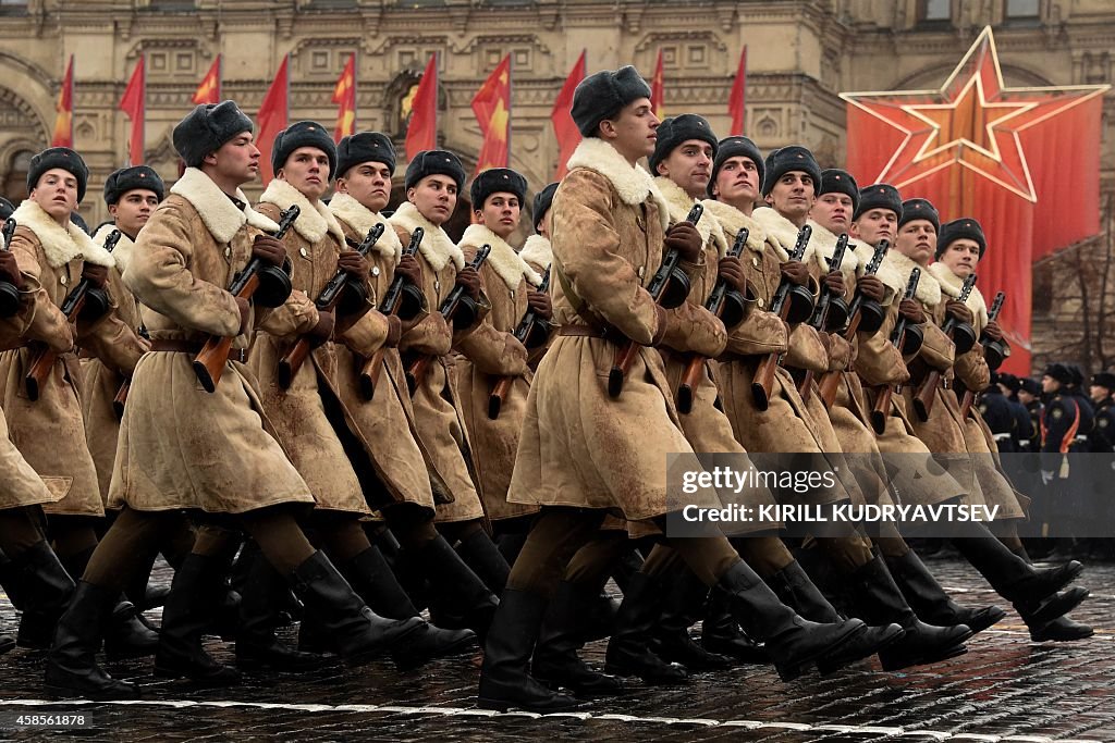 RUSSIA-HISTORY-WWII-PARADE