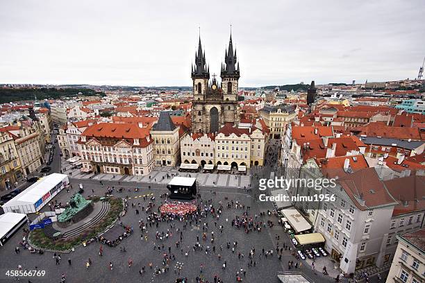 old town square from above. prague. - clock tower 個照片及圖片檔