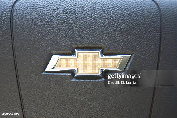 chevrolet logotipo - chevrolet fotografías e imágenes de stock