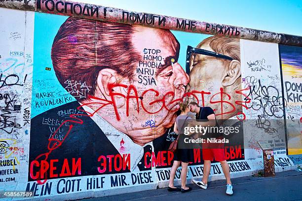 east side gallery wall of berlin, germany - berlin wall stockfoto's en -beelden